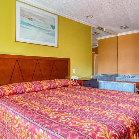 Hotel Corona Ca - Hwy 91 Екстериор снимка