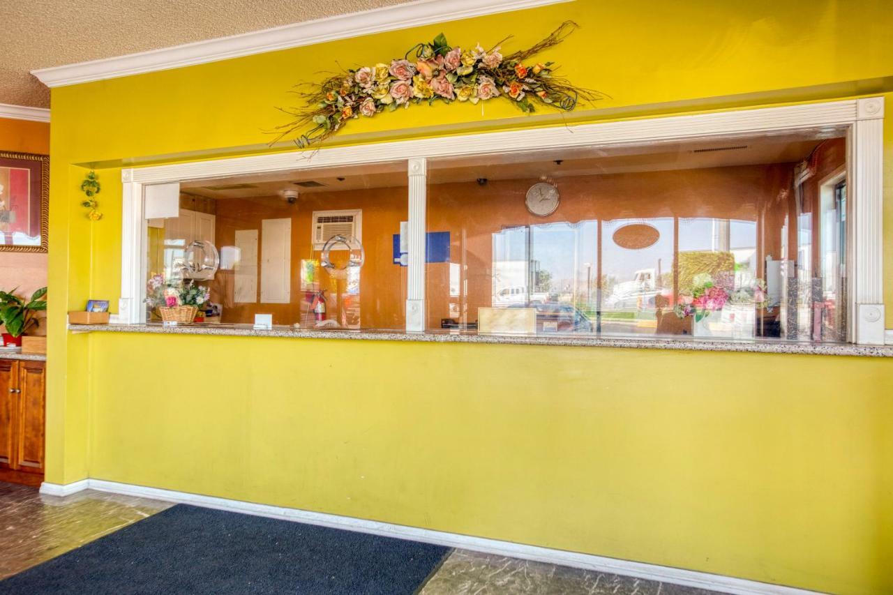Hotel Corona Ca - Hwy 91 Екстериор снимка