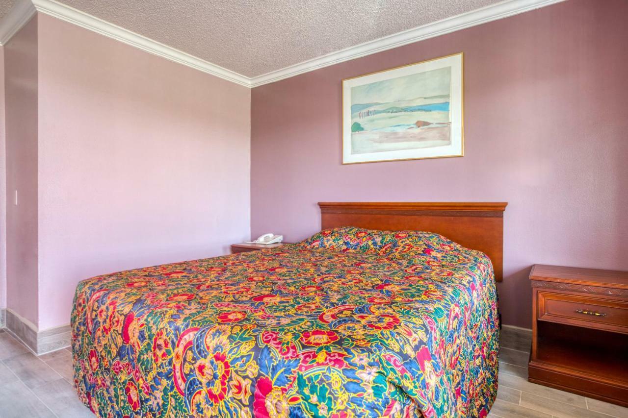 Hotel Corona Ca - Hwy 91 Екстериор снимка