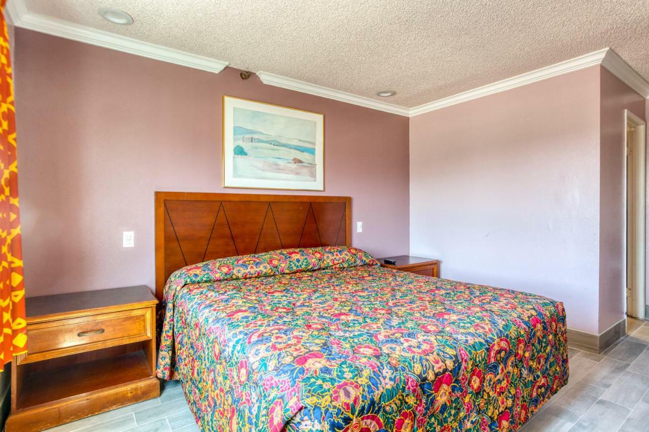 Hotel Corona Ca - Hwy 91 Екстериор снимка