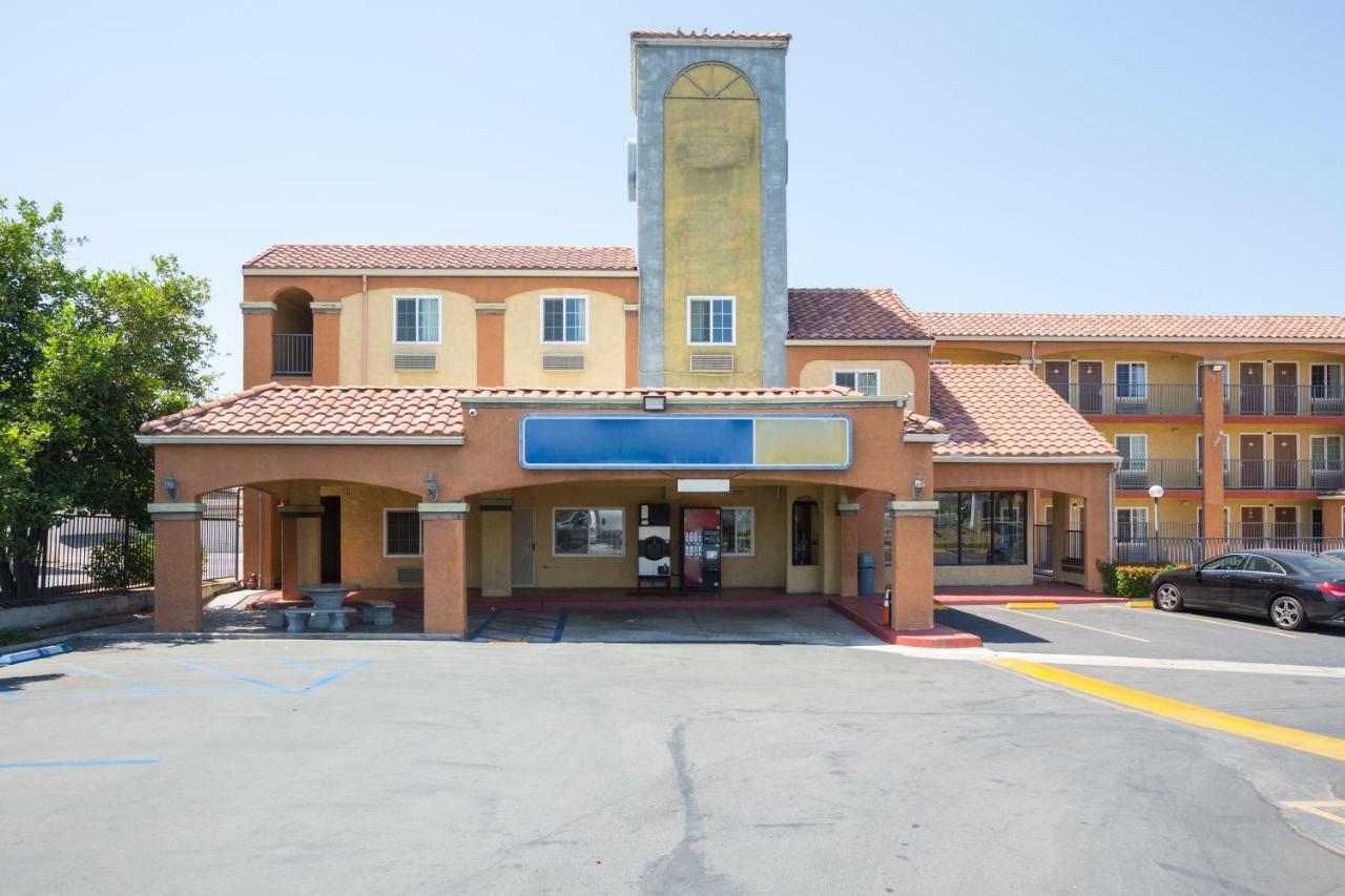 Hotel Corona Ca - Hwy 91 Екстериор снимка