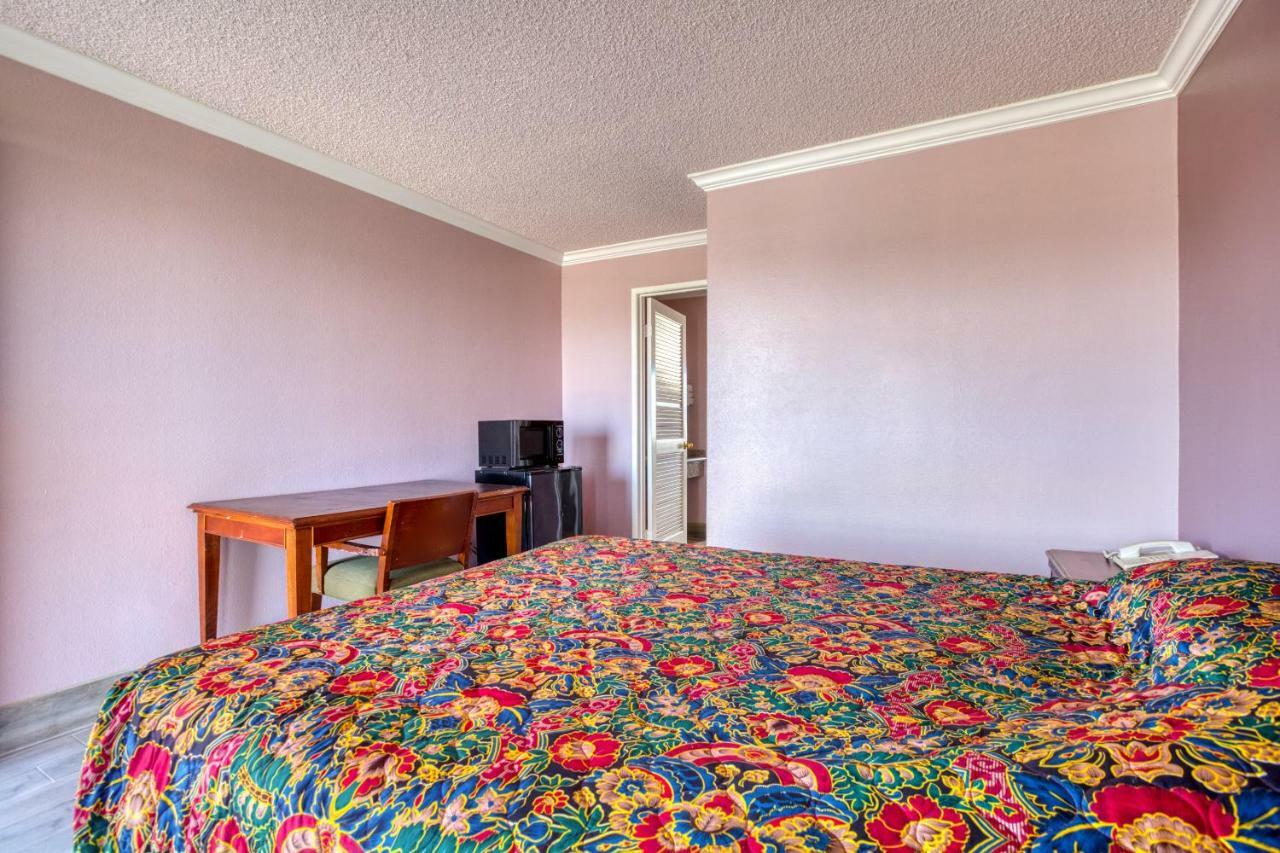 Hotel Corona Ca - Hwy 91 Екстериор снимка