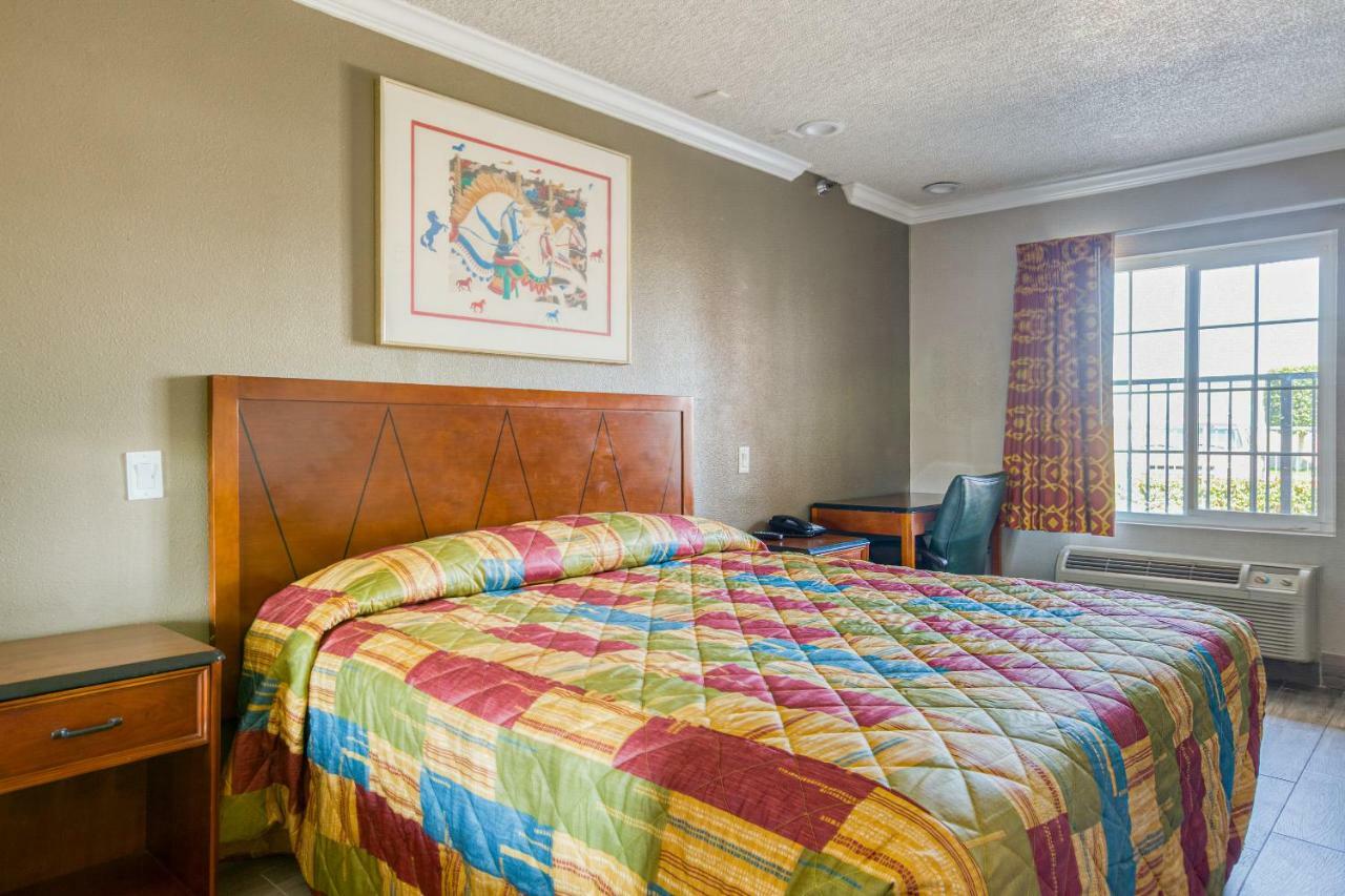 Hotel Corona Ca - Hwy 91 Екстериор снимка