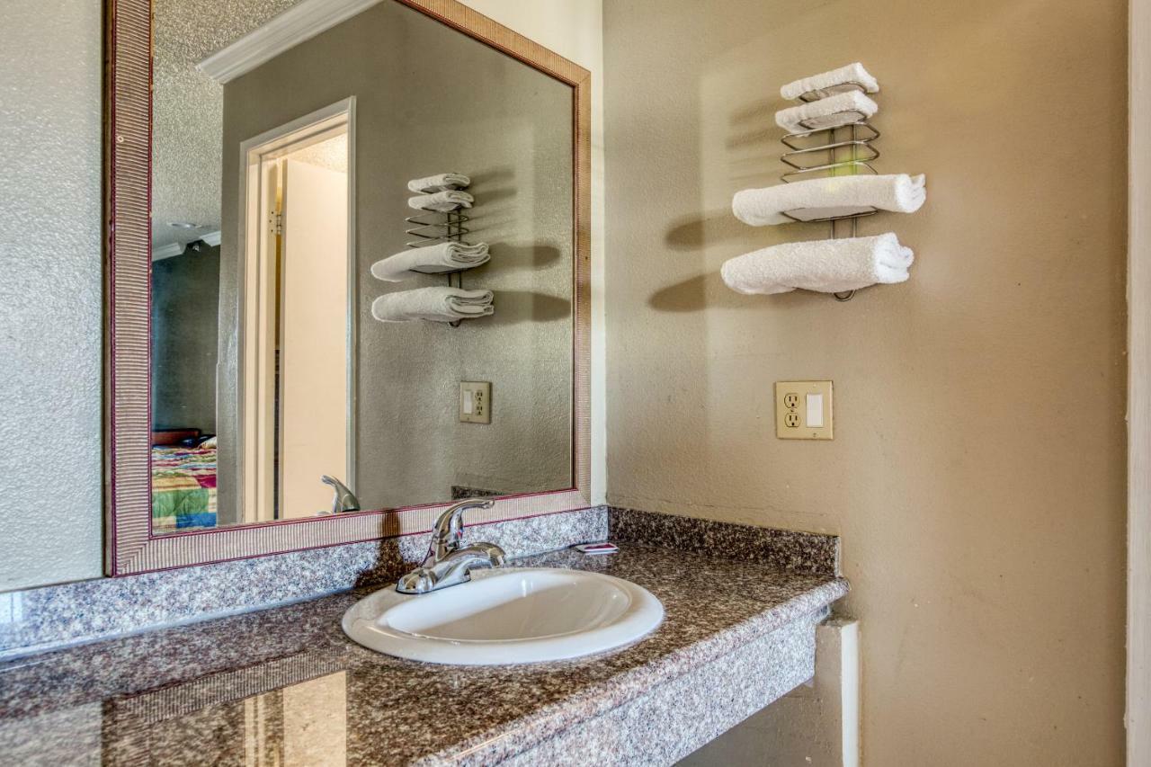 Hotel Corona Ca - Hwy 91 Екстериор снимка