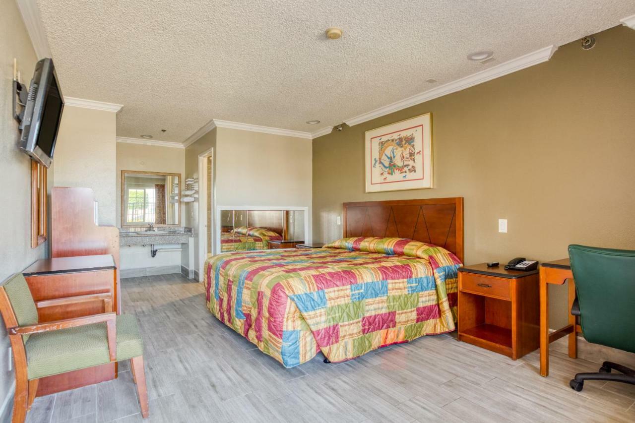 Hotel Corona Ca - Hwy 91 Екстериор снимка