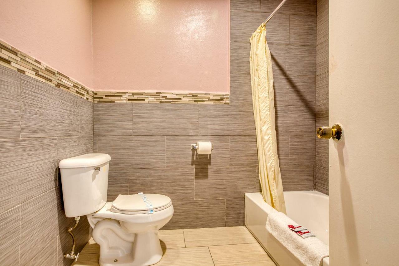 Hotel Corona Ca - Hwy 91 Екстериор снимка