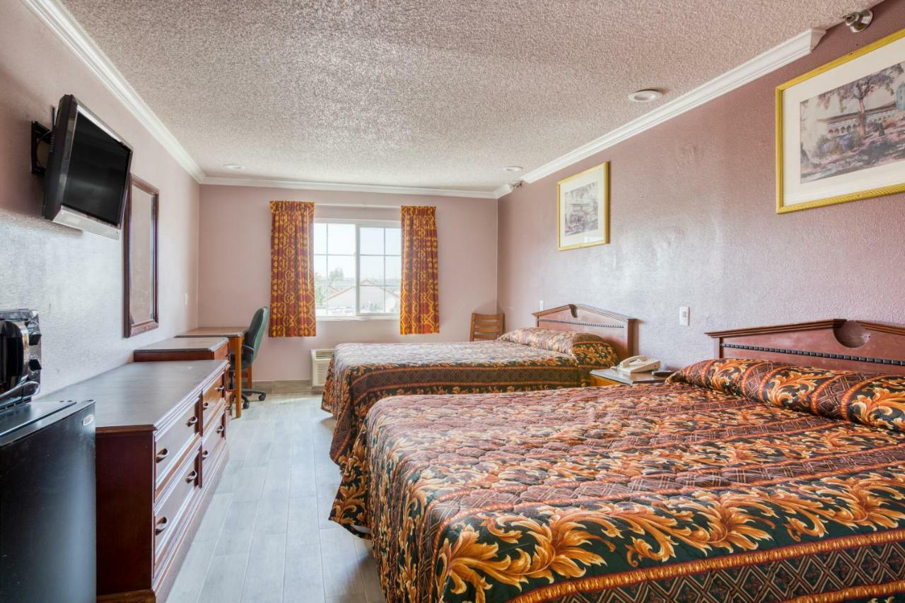 Hotel Corona Ca - Hwy 91 Екстериор снимка