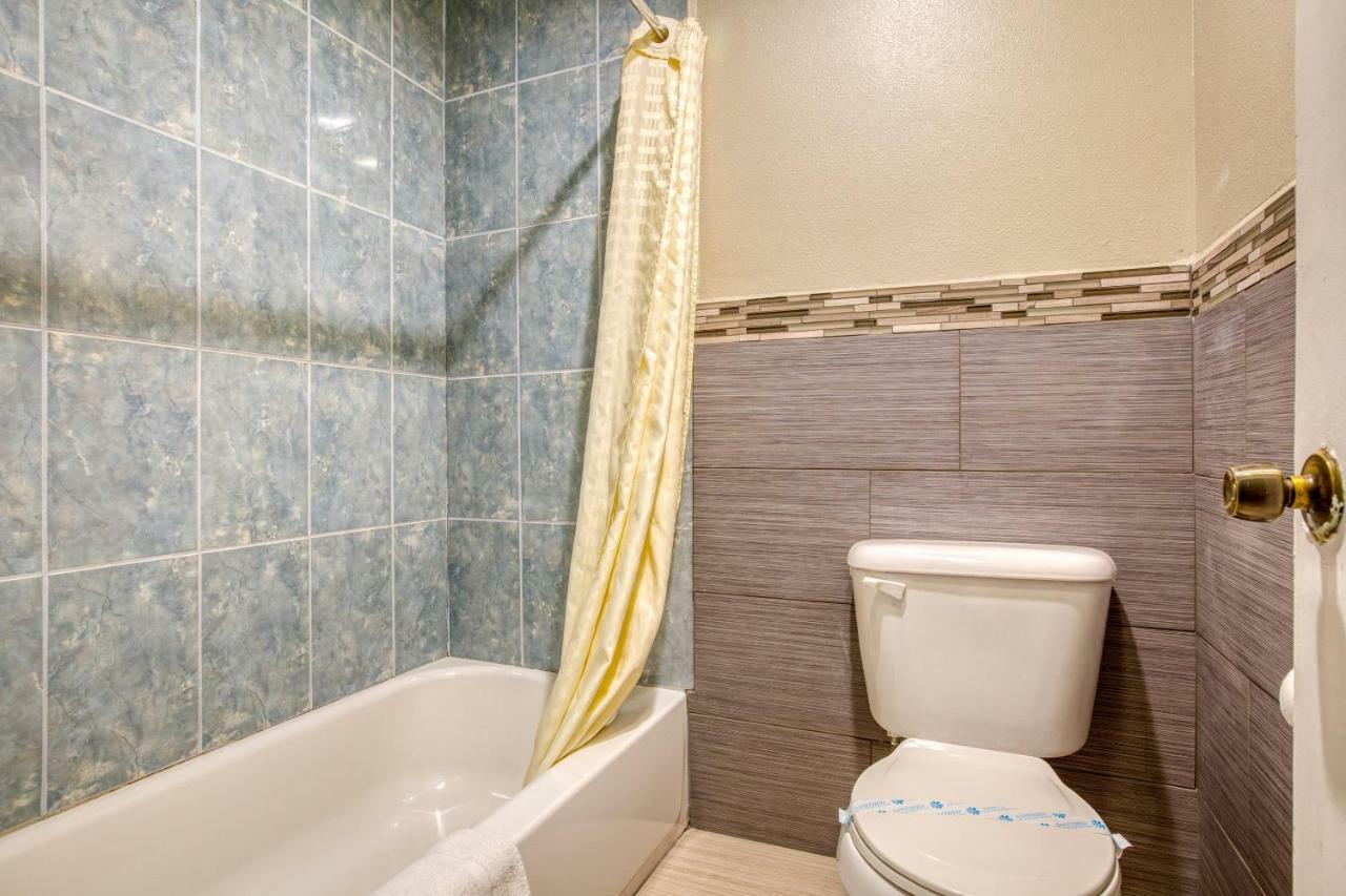 Hotel Corona Ca - Hwy 91 Екстериор снимка