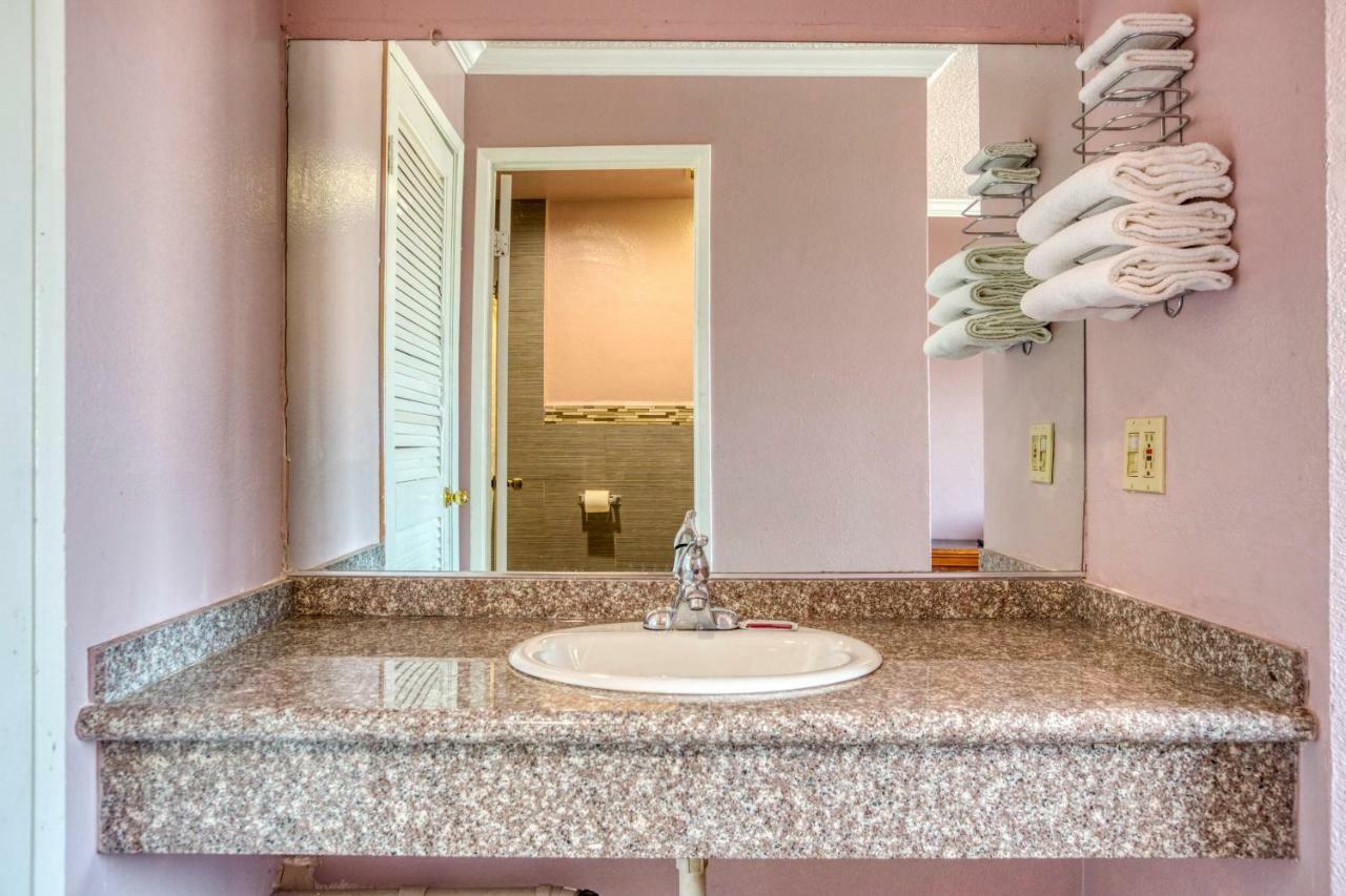 Hotel Corona Ca - Hwy 91 Екстериор снимка
