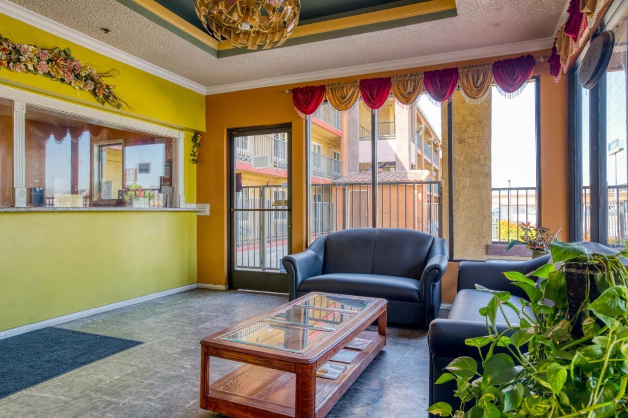 Hotel Corona Ca - Hwy 91 Екстериор снимка