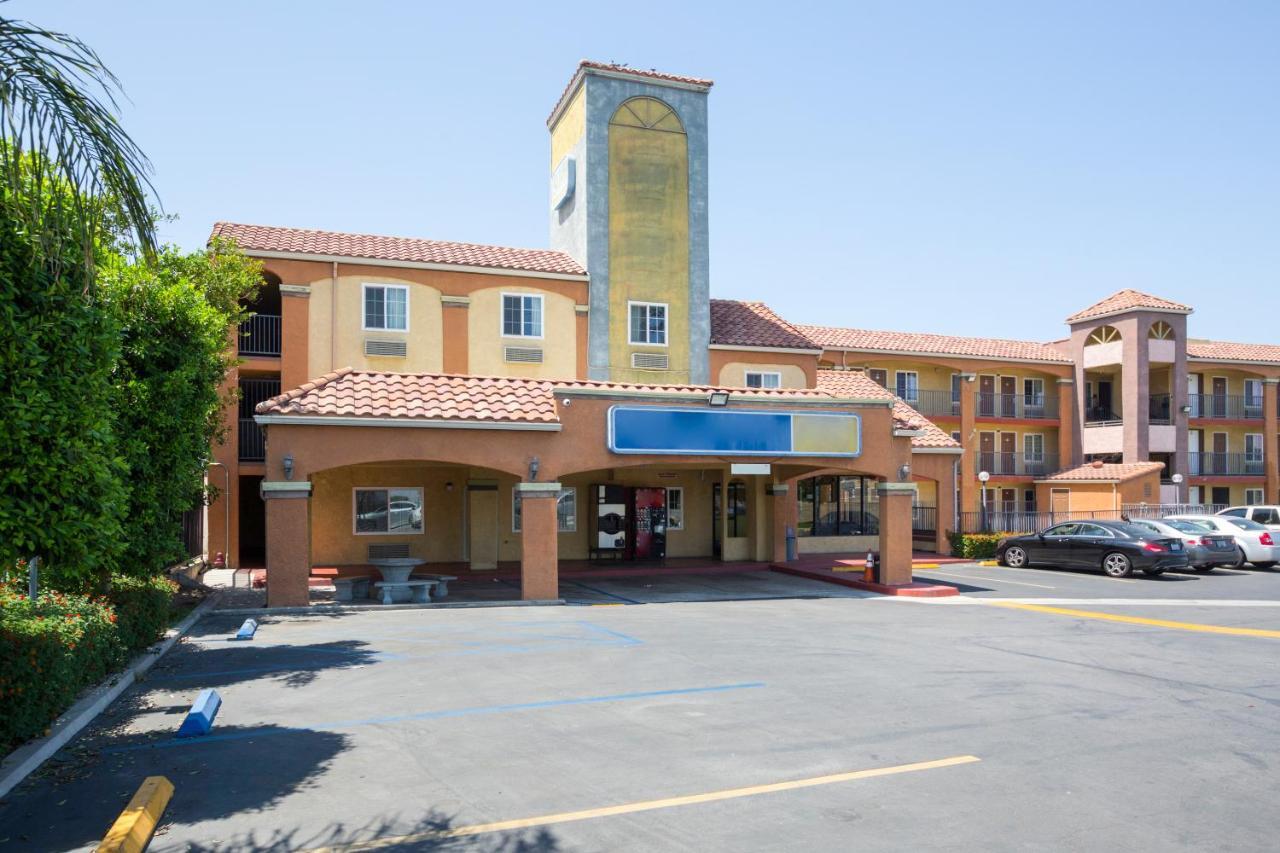 Hotel Corona Ca - Hwy 91 Екстериор снимка