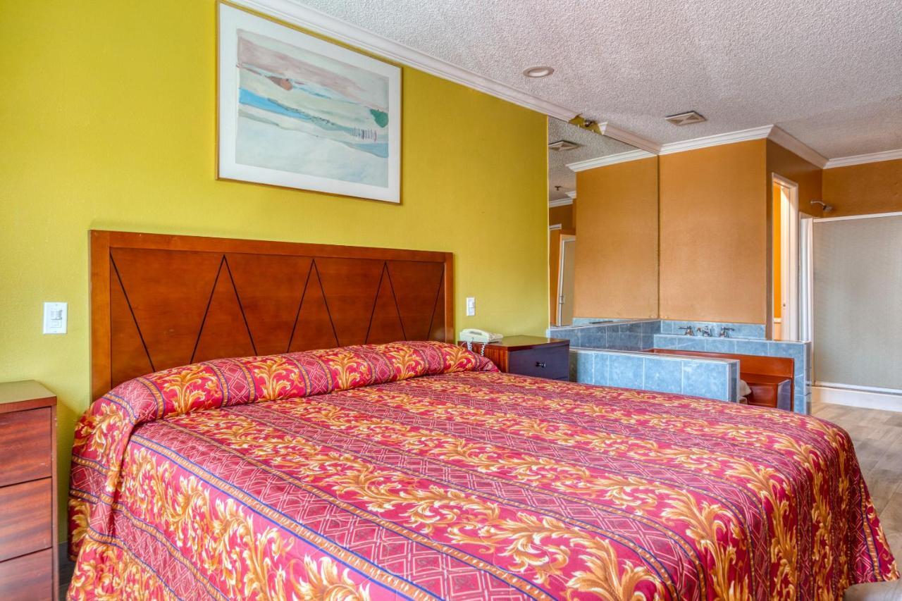 Hotel Corona Ca - Hwy 91 Екстериор снимка