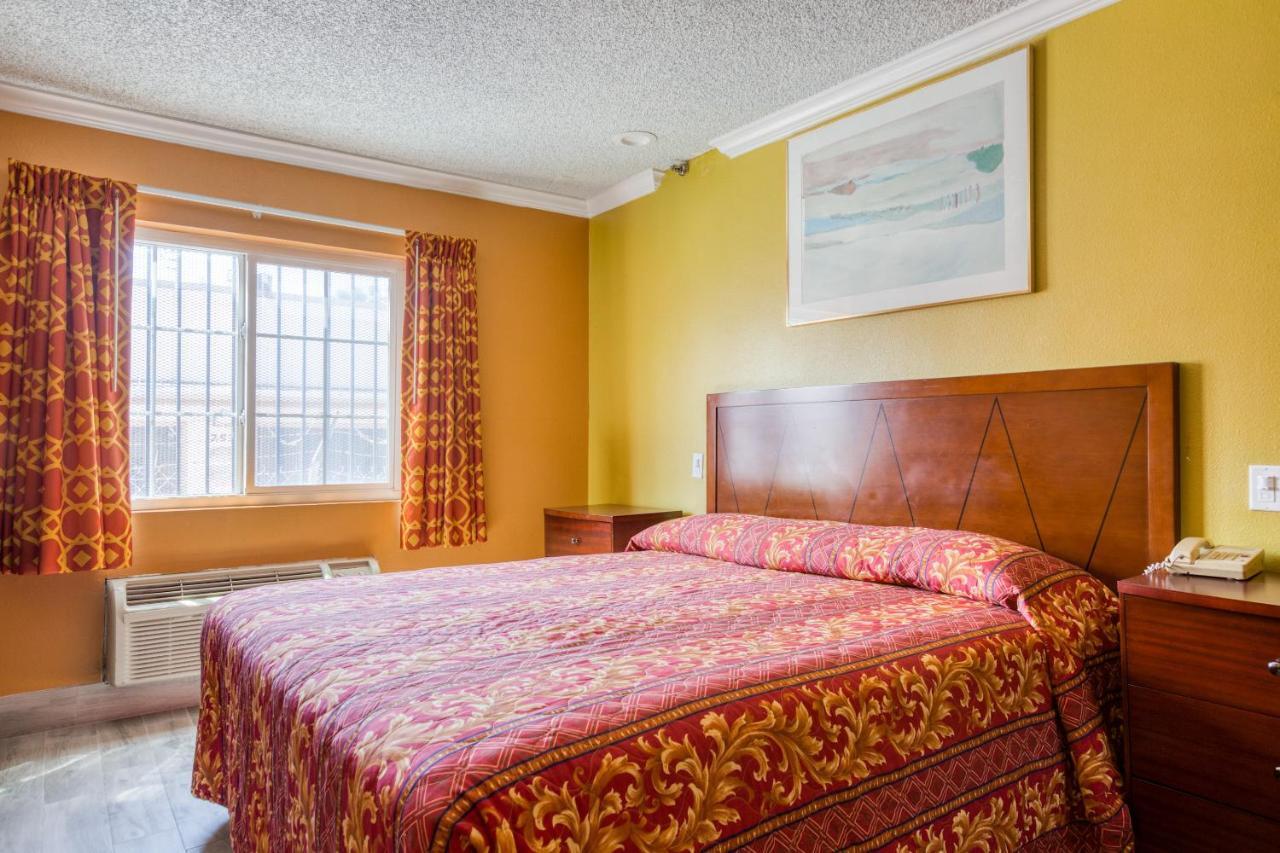 Hotel Corona Ca - Hwy 91 Екстериор снимка